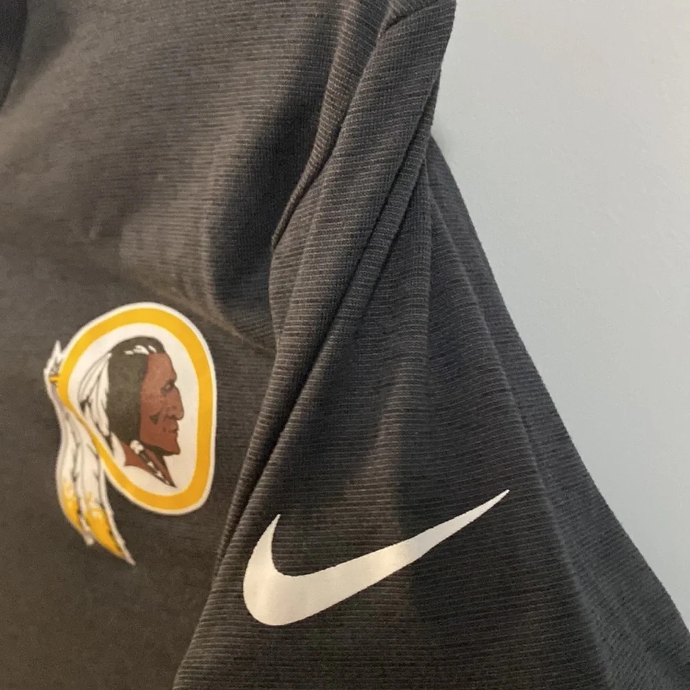 NFL Redskins Nike DRI-FIT Top. Size S - Picture 4 of 4